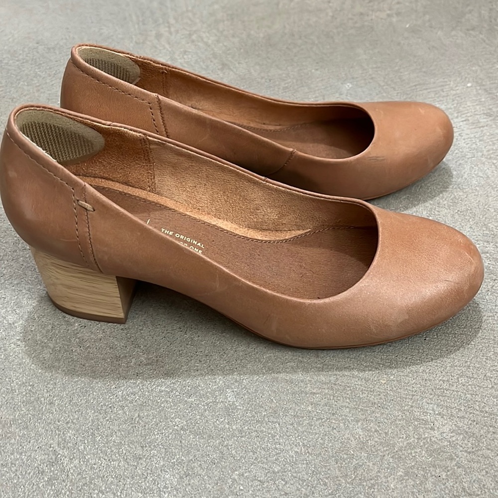 Honey leather wooden block heel Tom’s pumps